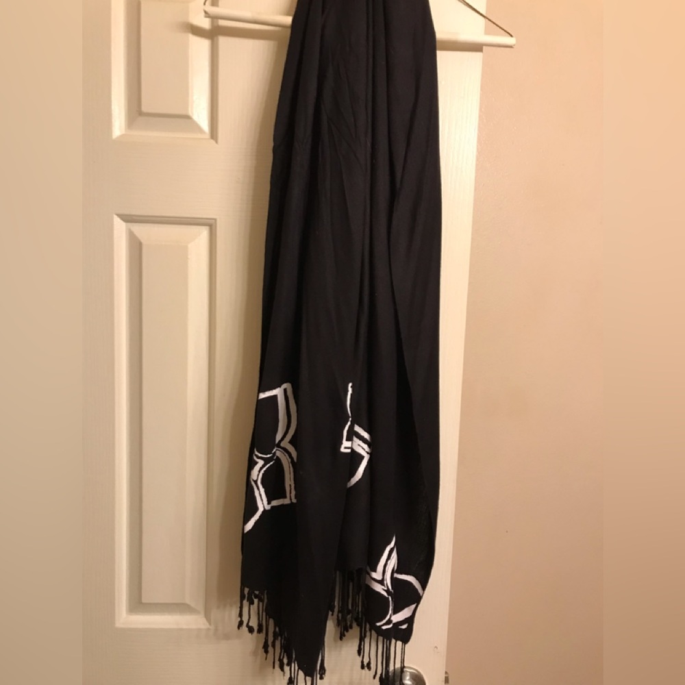 BCBGMAXAZRIA HUGE Wrap/ Scarf with Logo Details and Fringe. EUC.